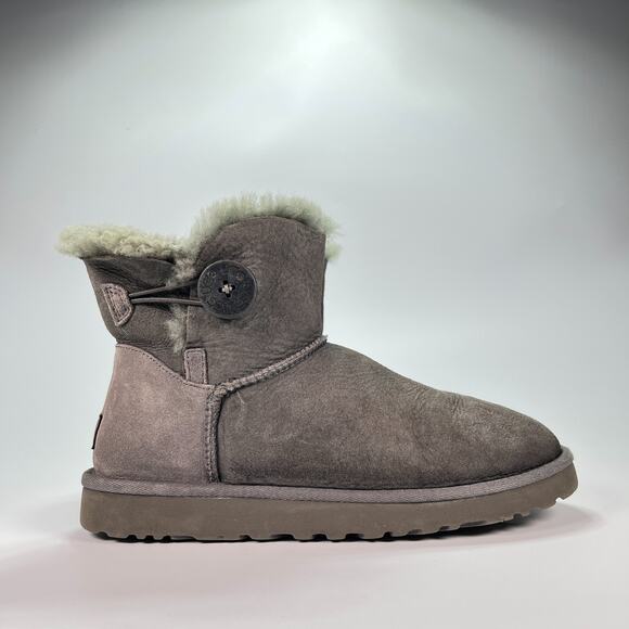 UGG Bailey Button II Grey Cozy Sheepskin Winter Footwear Boot 3352 Womens Size 8 - Picture 1 of 10